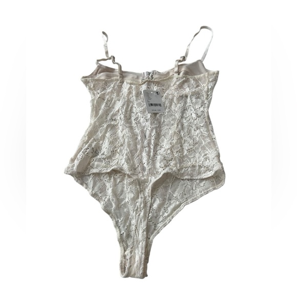 NWT Free People Intimately Women’s Lace Night Cream Thong Bodysuit in size XS - Picture 3 of 6